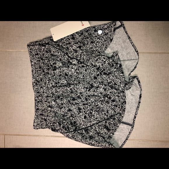 NWT Lululemon 5” Track that Shorts size 4 - Picture 3 of 9